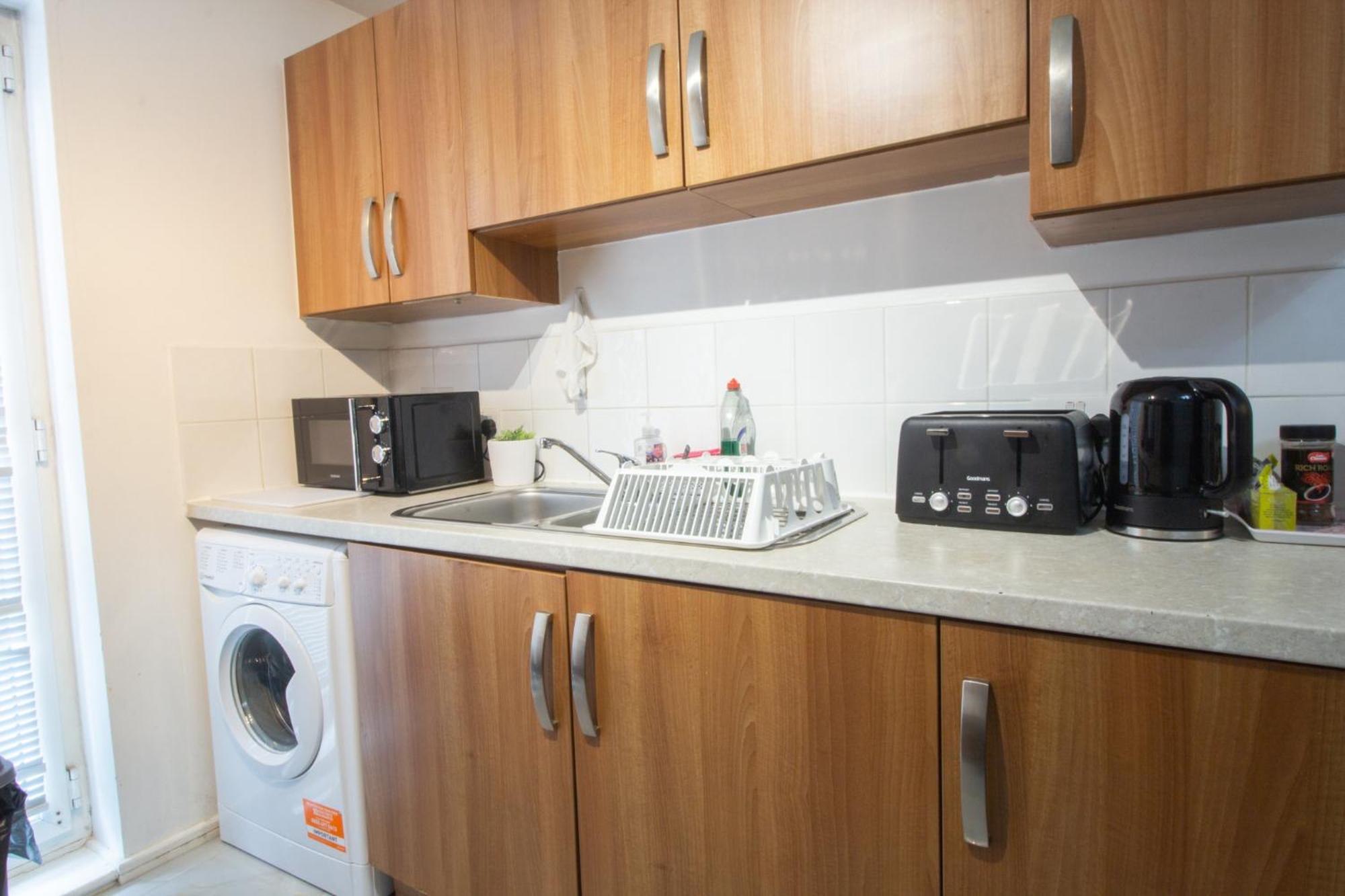 Apartment 2 Bed Townhouse, Sleeps 5, Close To Centre *