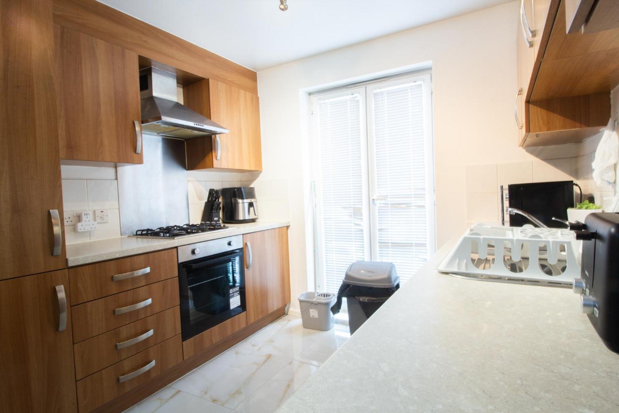 Apartment 2 Bed Townhouse, Sleeps 5, Close To Centre Manchester