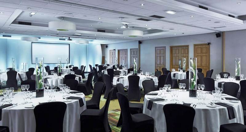 Marriott Victoria & 4*