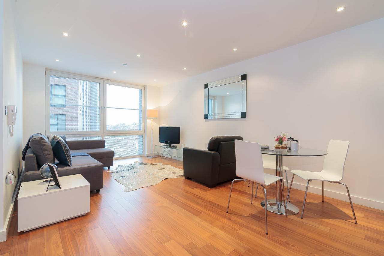 Canal Side 1 Bed Apartment Manchester