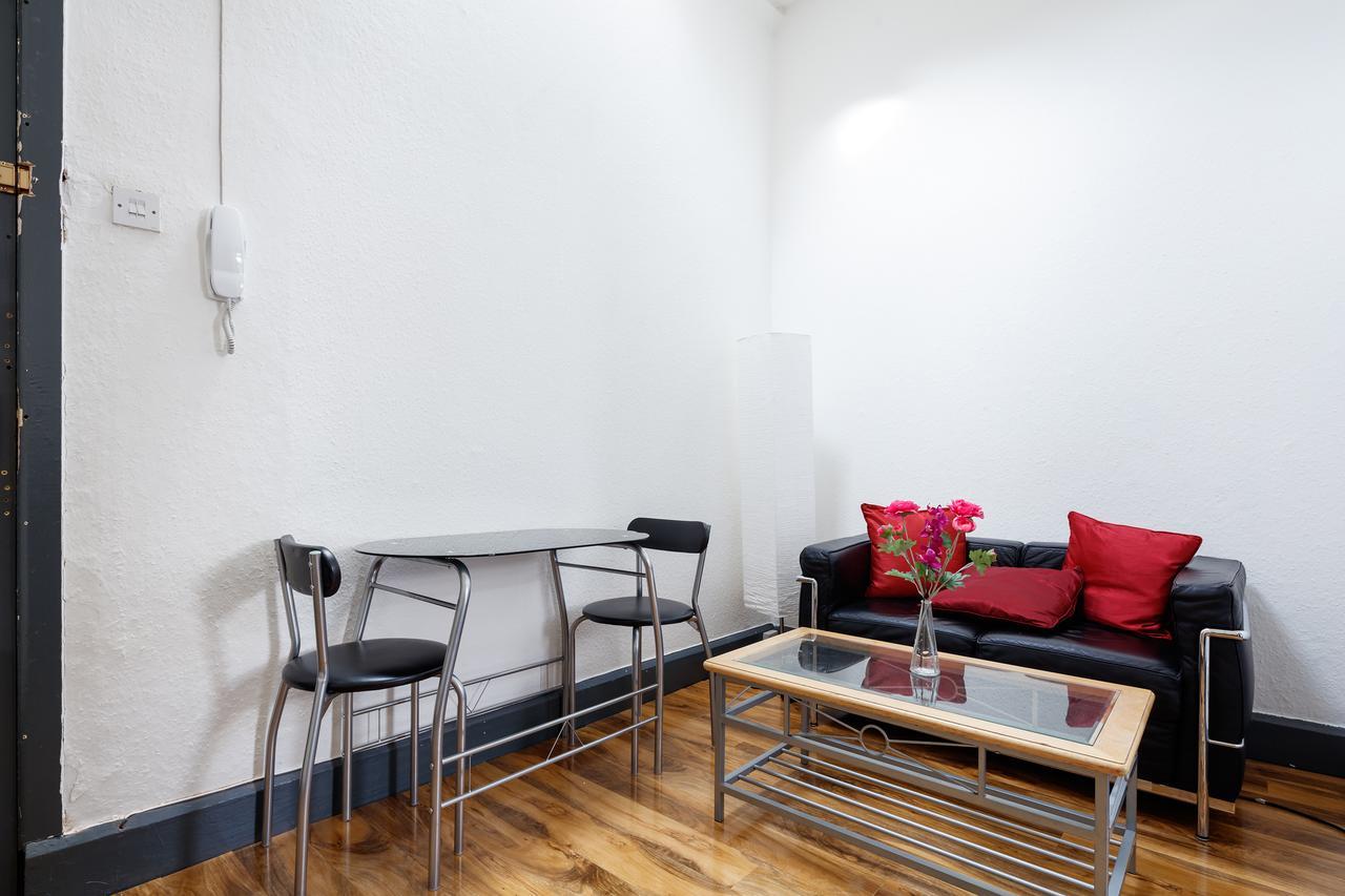 Piccadilly Garden Apartment