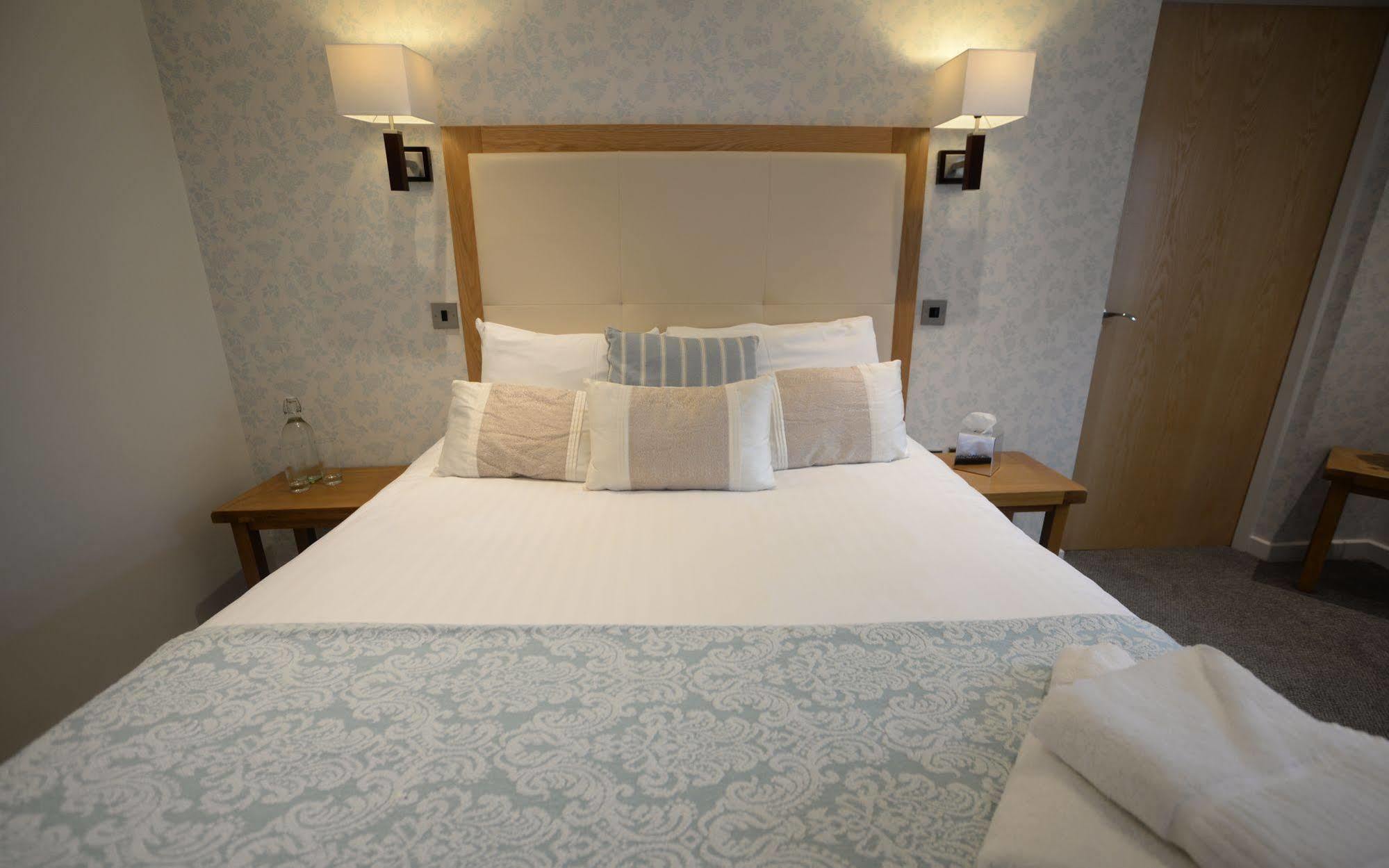 Hotel The Waterside And Leisure Club 3*