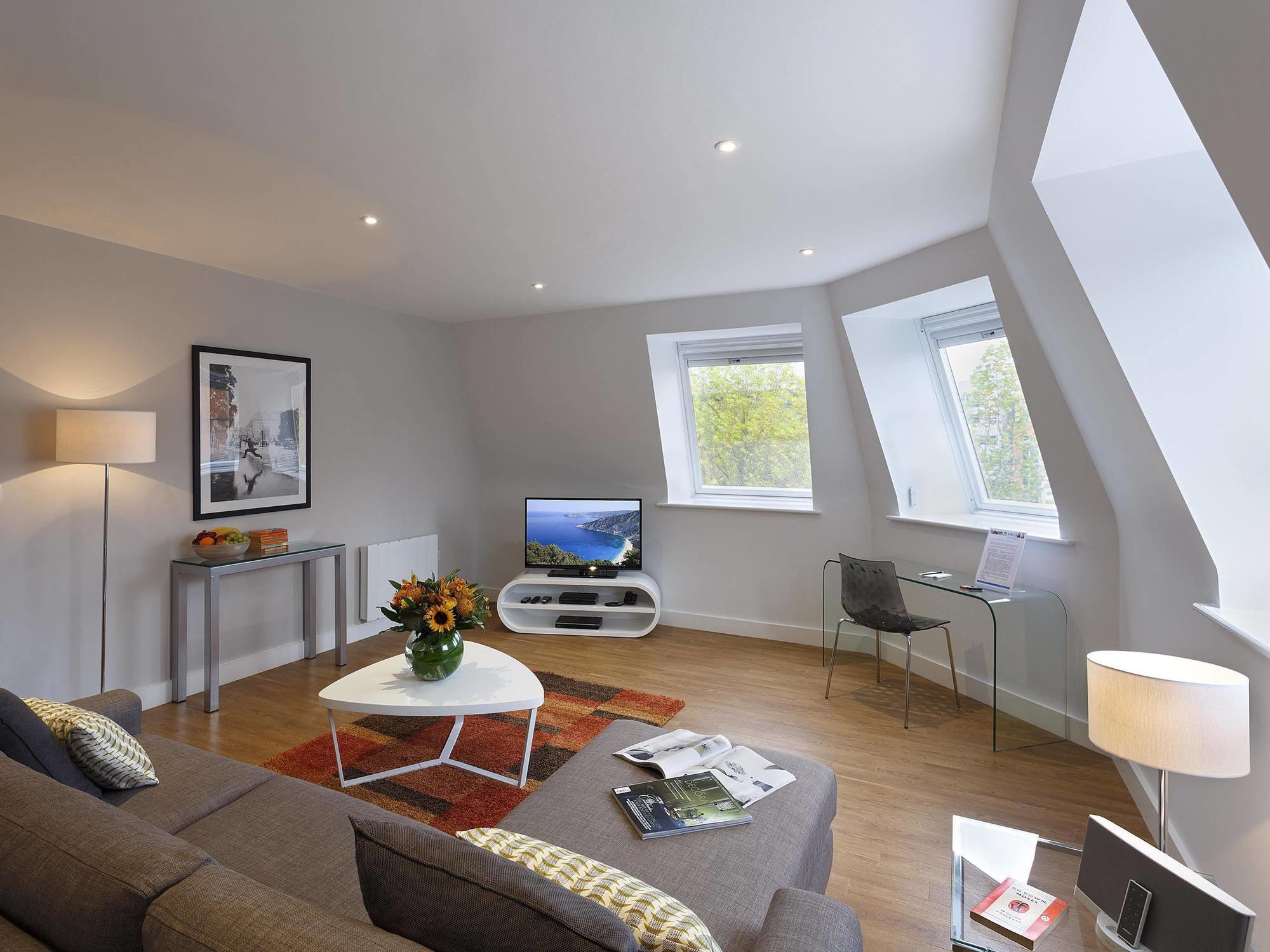 Cove Minshull Street Aparthotel 4*