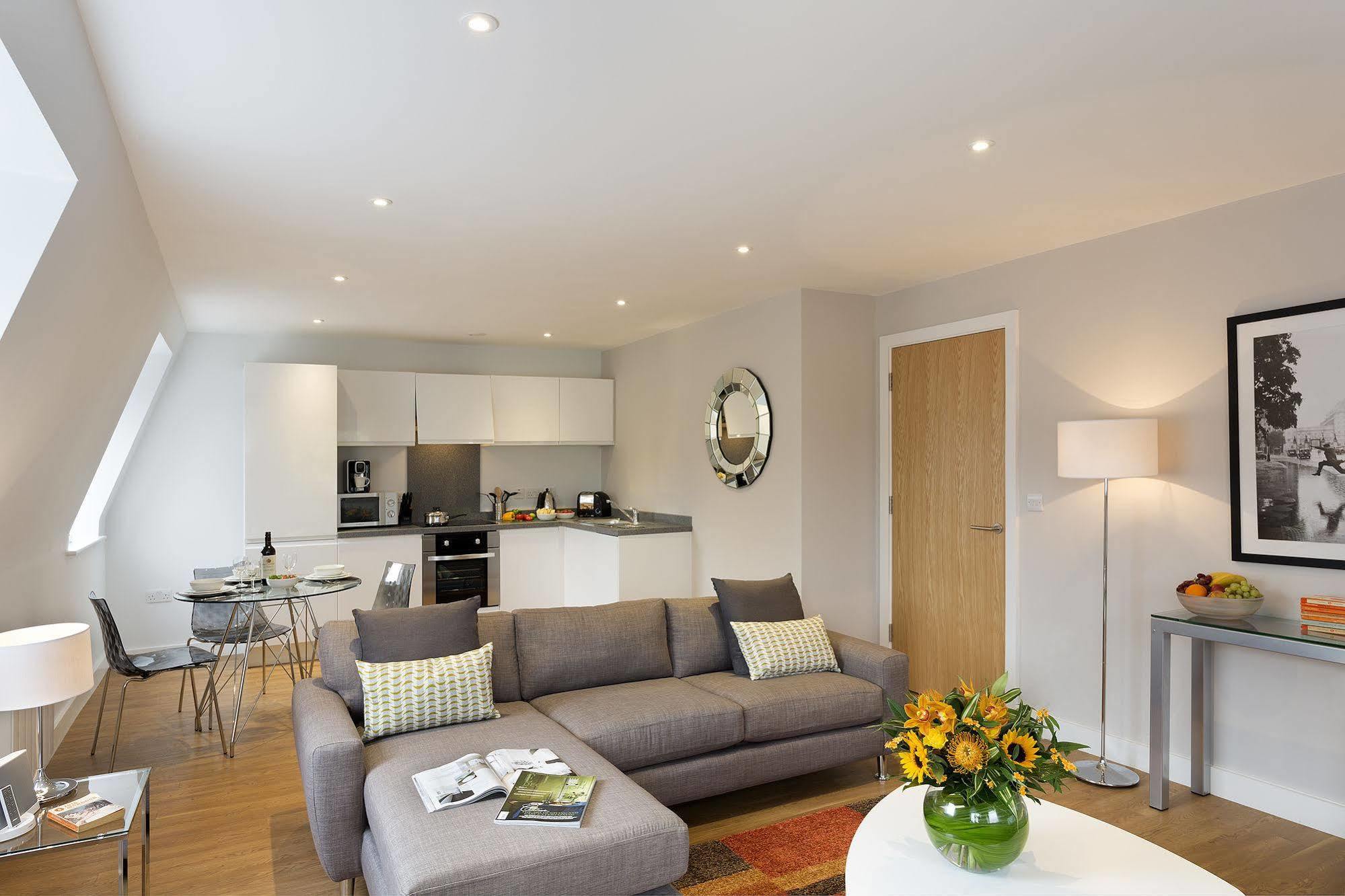 Cove Minshull Street Aparthotel 4*