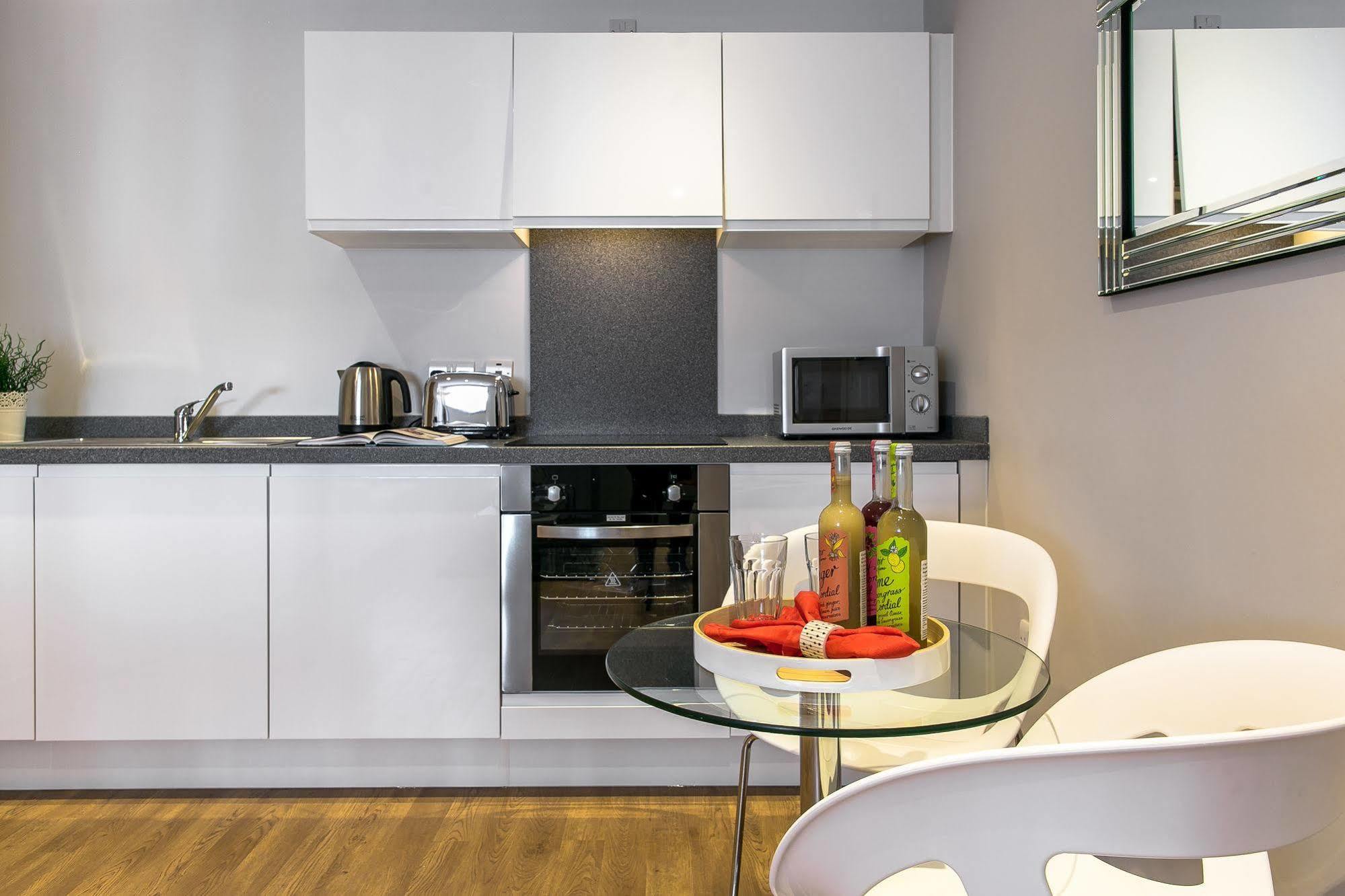 Cove Minshull Street Aparthotel 4*