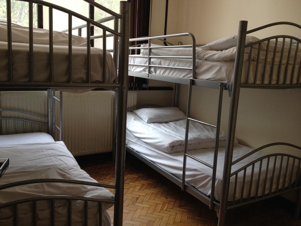 Hostel Ashton House *