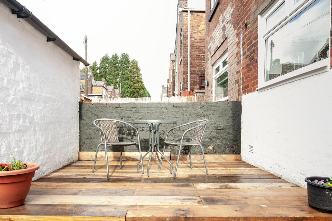 Park House - Large 3 Bedroom Victorian House, 10 Mins From Holiday home