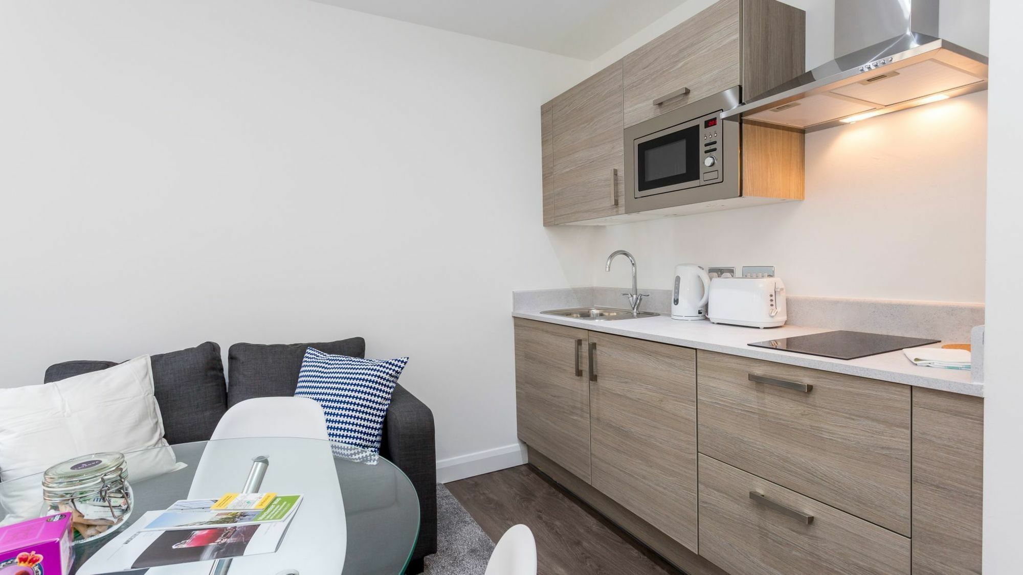 Apartment Convenient In The Heart Of *