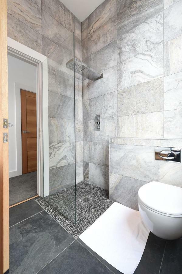 Stunning High Spec Sleep 14 Manchester