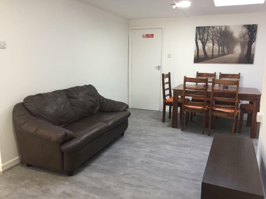 Sama's Stylish 5 Homestay Manchester