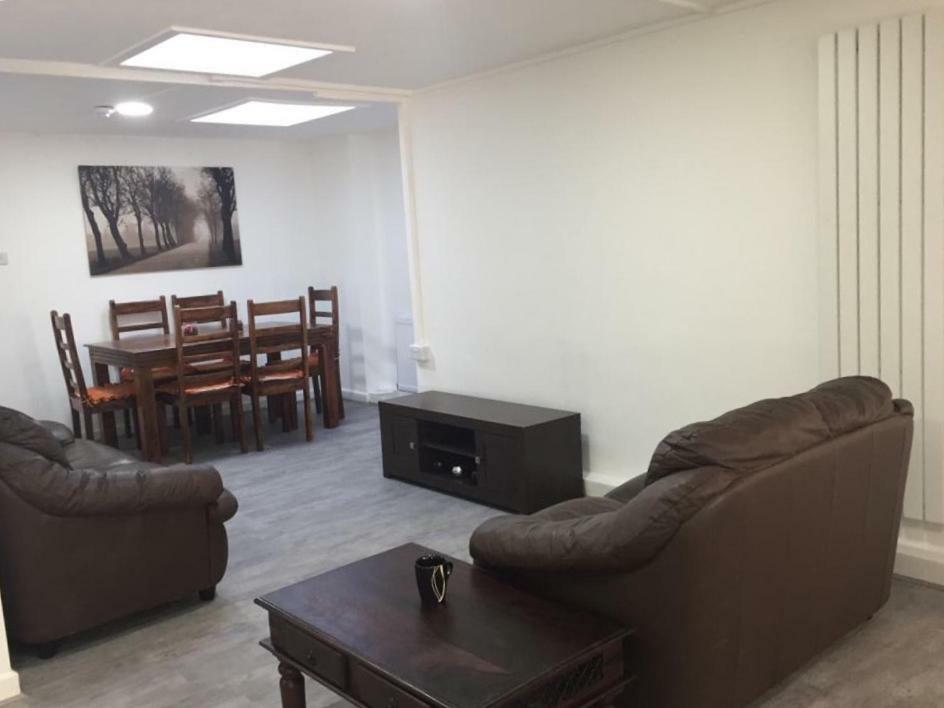Sama's Stylish 5 Homestay Manchester