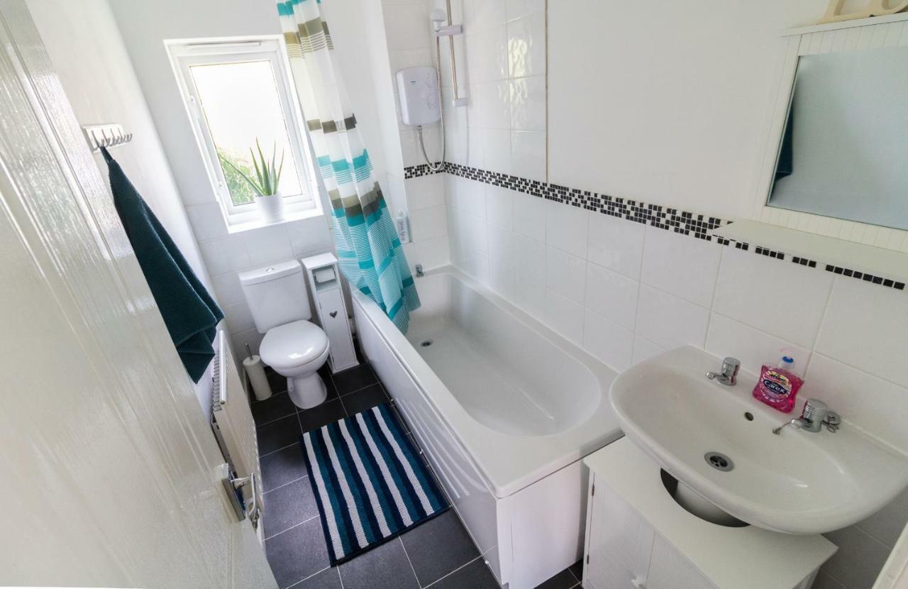 Ideal Next To Queens Park, Holiday home Manchester