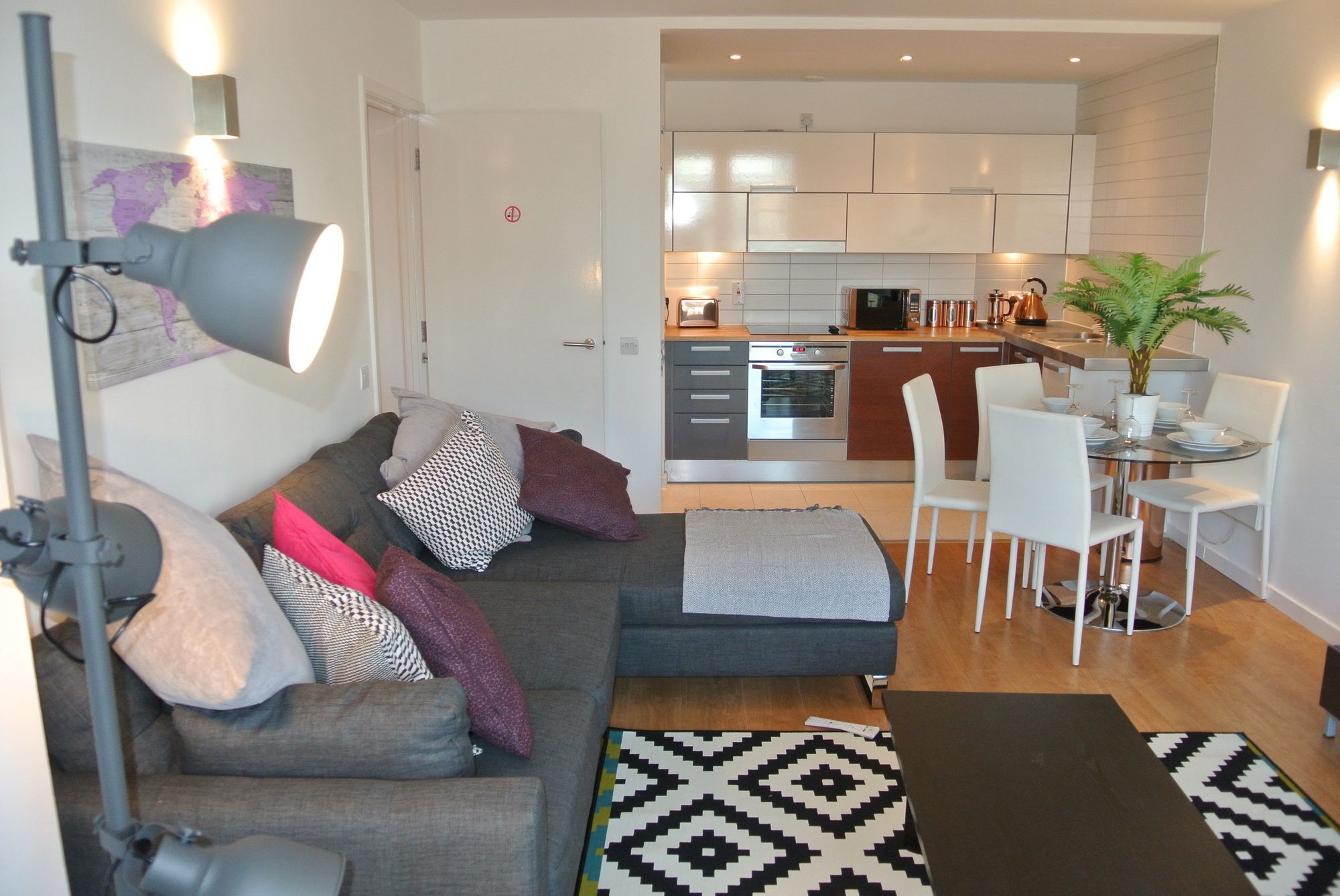 Approved Serviced Skyline Apartment *