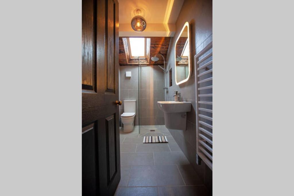 Spring House Apartment