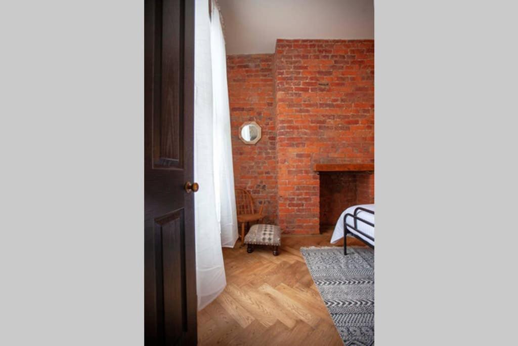 Spring House Apartment