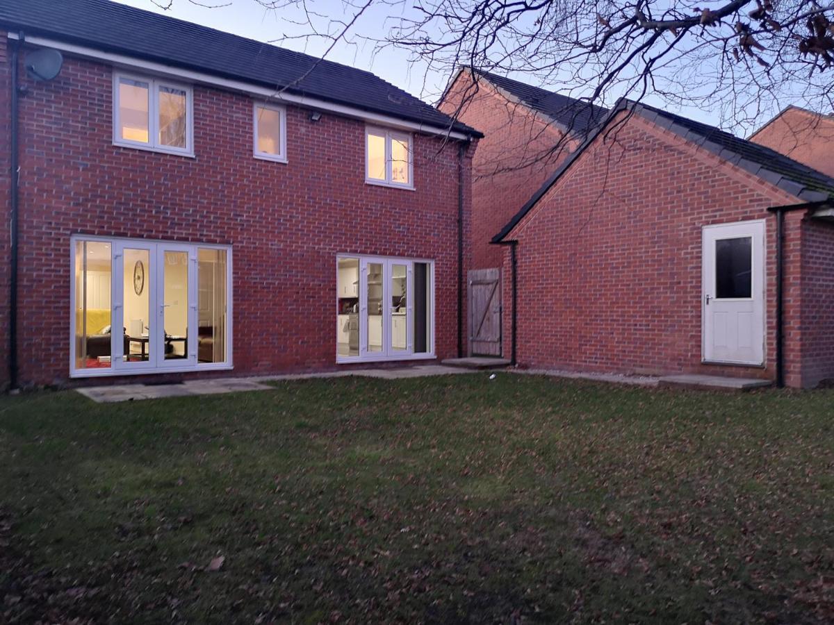 Apartment Nightingale Gardens - 4 Bed Detached House - Manchester