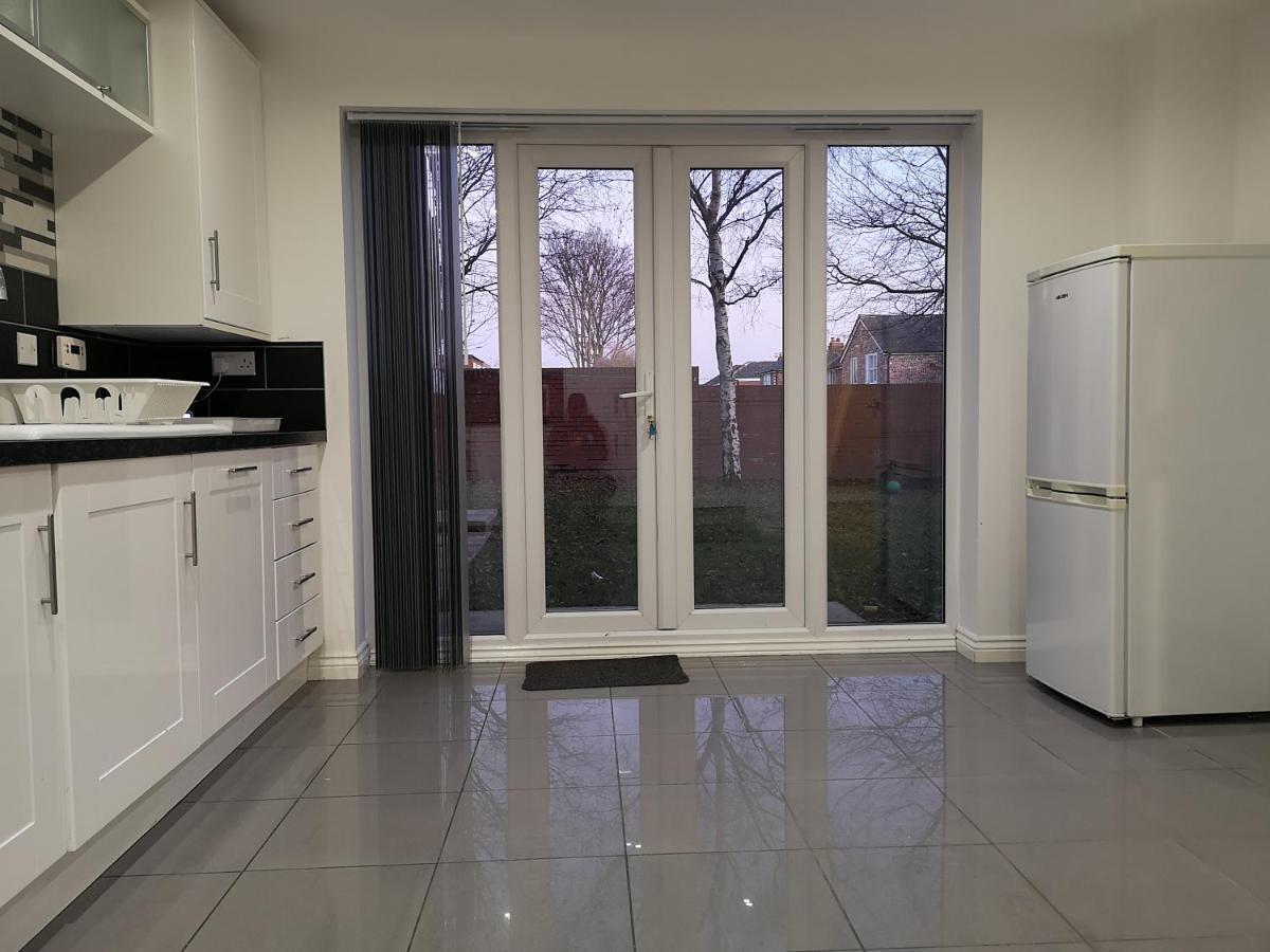 Nightingale Gardens - 4 Bed Detached House - Manchester