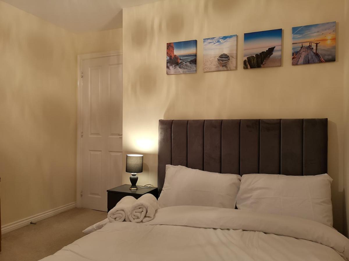 Nightingale Gardens - 4 Bed Detached House - Apartment