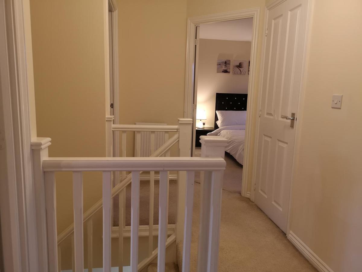 Nightingale Gardens - 4 Bed Detached House - * Manchester