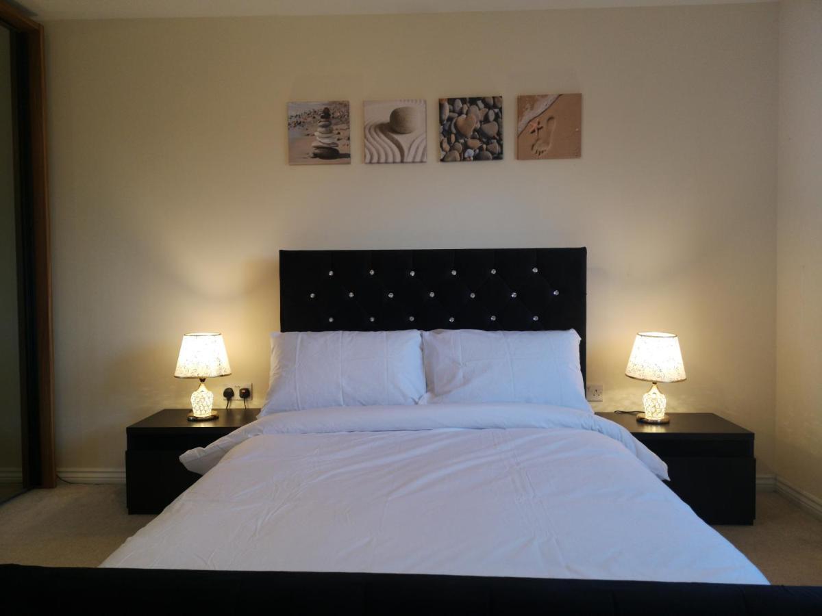 Nightingale Gardens - 4 Bed Detached House - Apartment Manchester