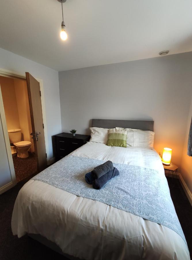 Two Bedroom Spacious * Manchester