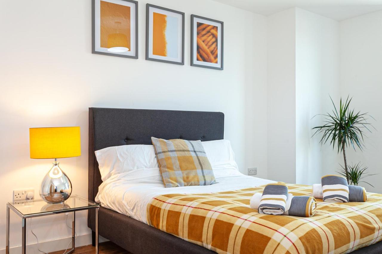 Apartment X1 Media City 3 Bedroomed Free Wifi & Free Parking
