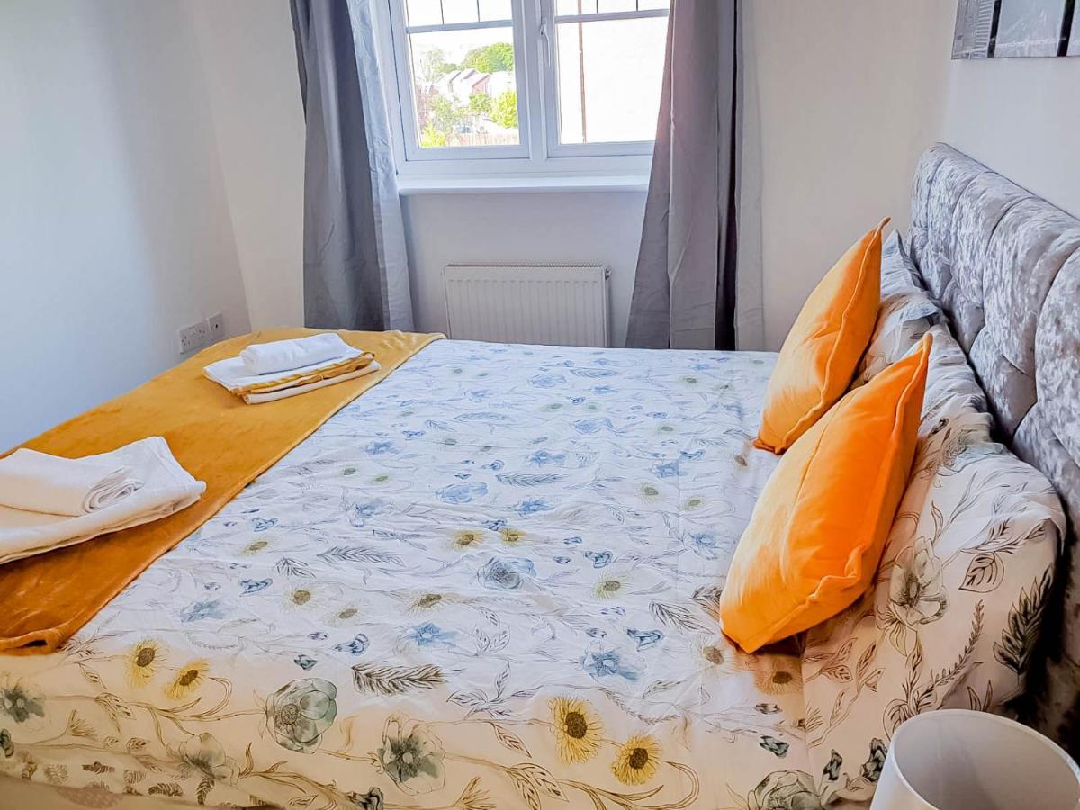 Airport Lounge - 3 Bed - 6 Persons Apartment Manchester