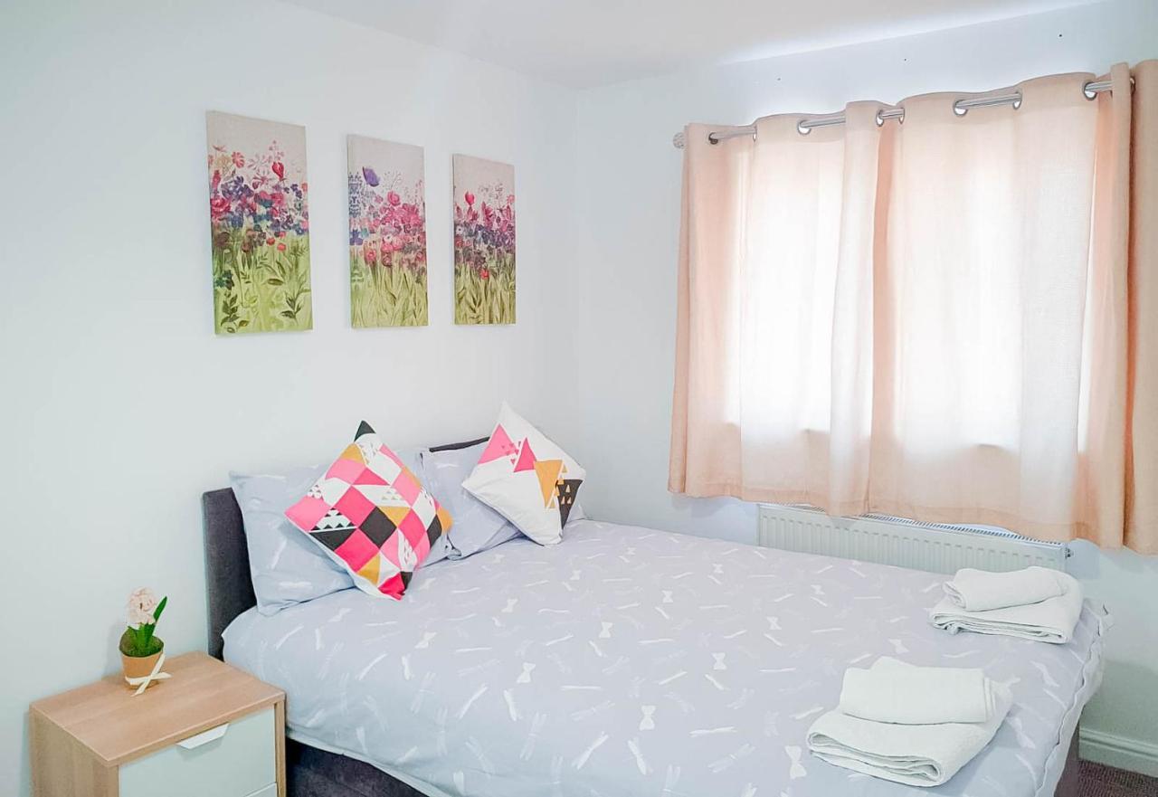 Apartment Airport Lounge - 3 Bed - 6 Persons *