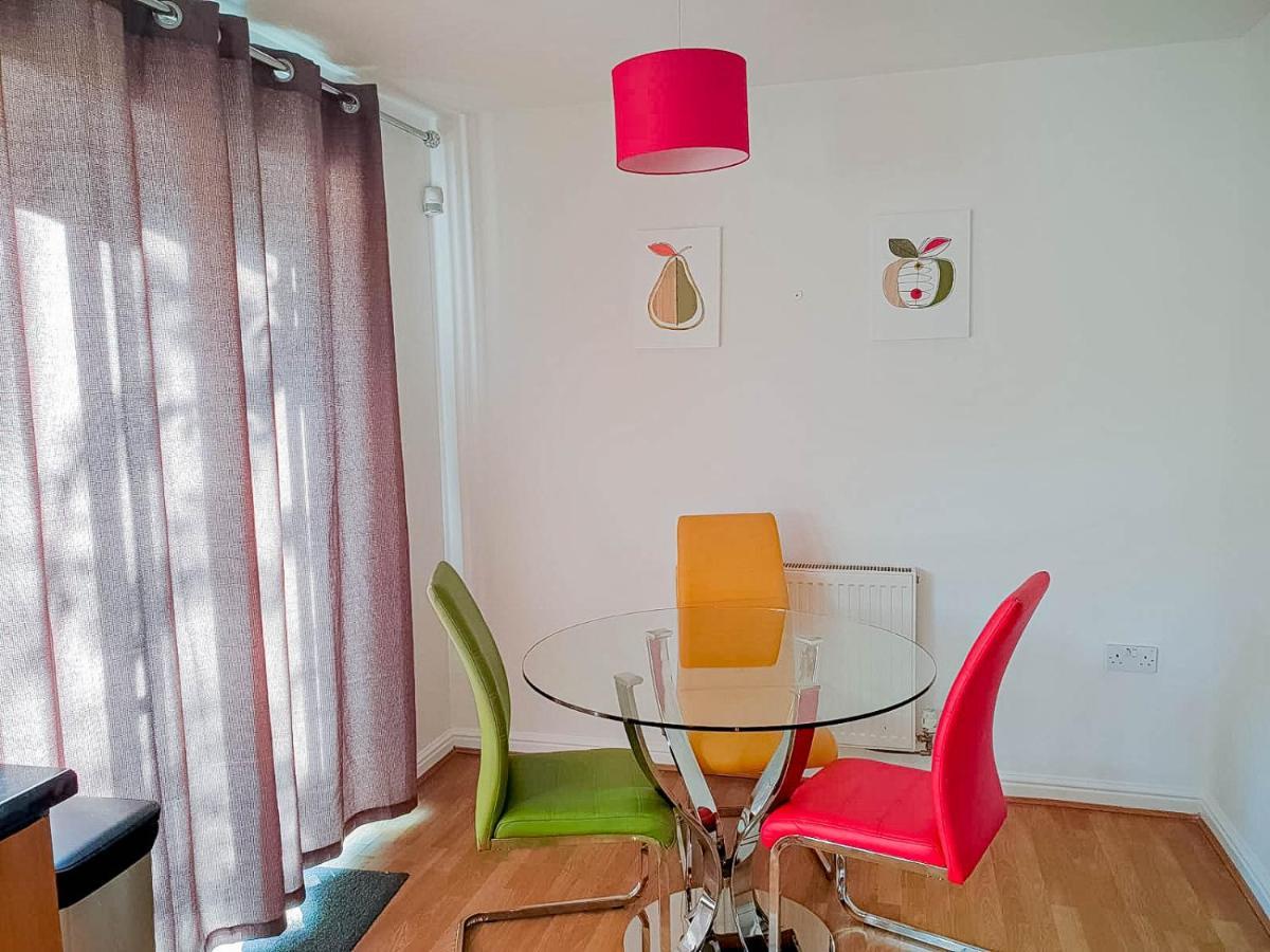 Apartment Airport Lounge - 3 Bed - 6 Persons Manchester