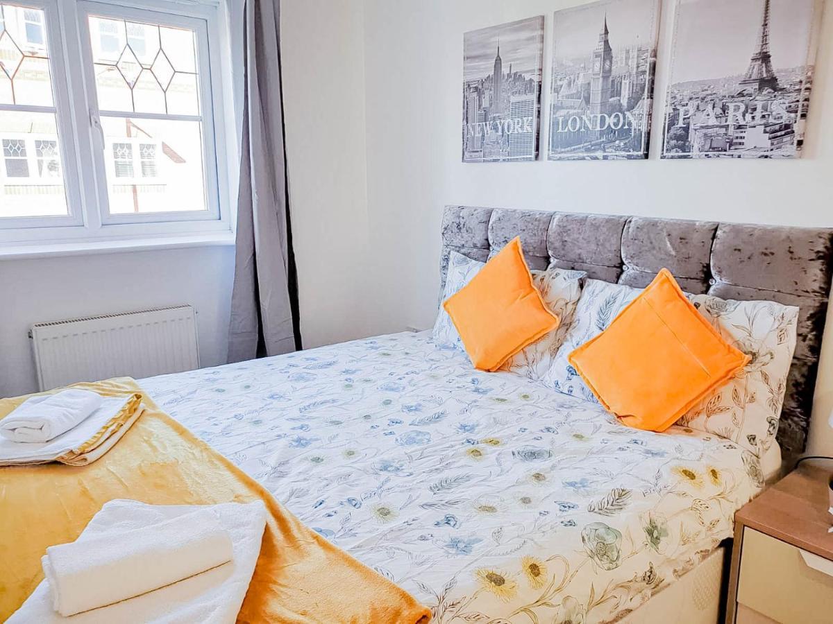 Apartment Airport Lounge - 3 Bed - 6 Persons Manchester