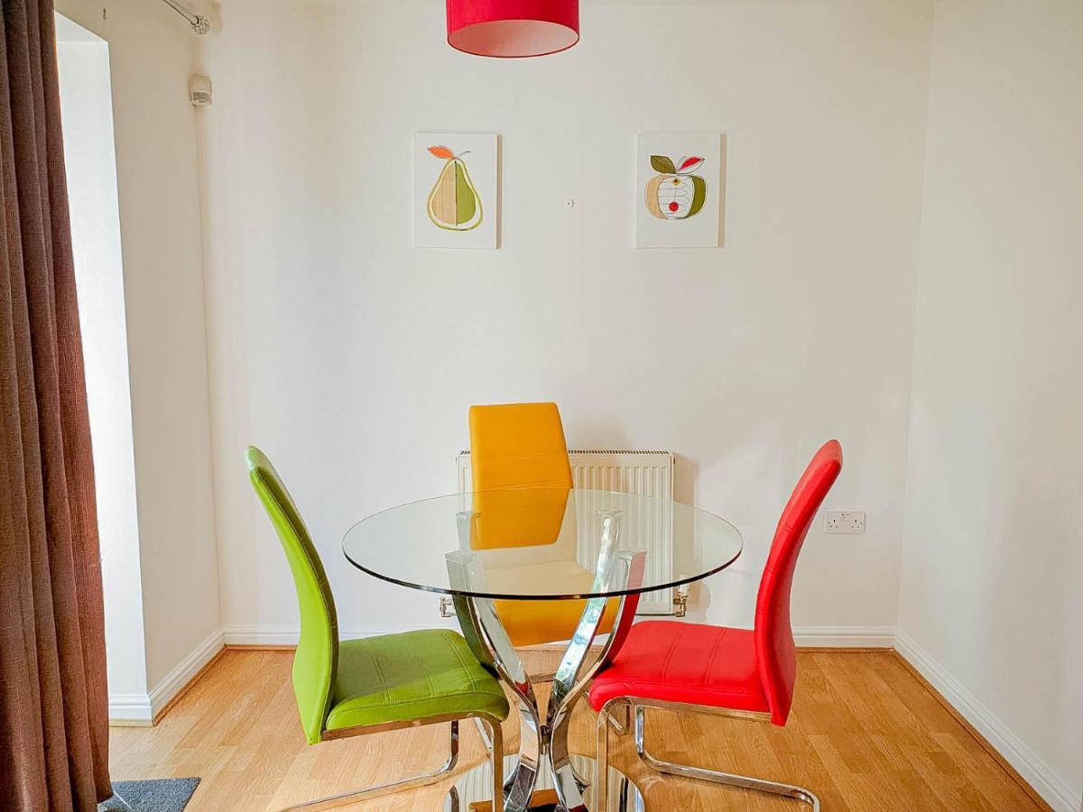Airport Lounge - 3 Bed - 6 Persons *