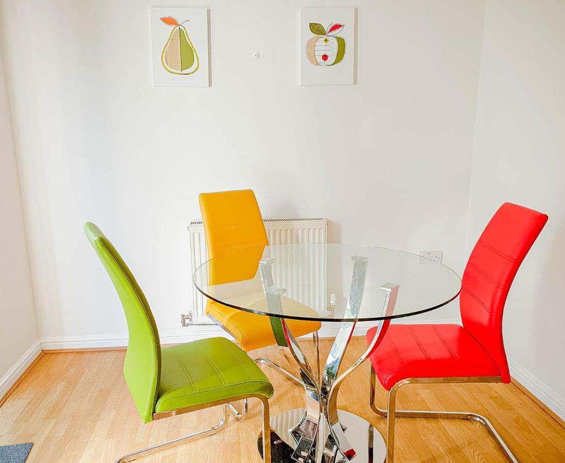 Airport Lounge - 3 Bed - 6 Persons * Manchester