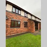 Beautiful Spacious Flat Near The City-Free Parking