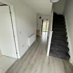 Modern Room With Huge Bed - Walk To City Centre!