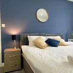 Spacious 2Bed Apartment With Free Parking! 15Min To City & Christie Nhs