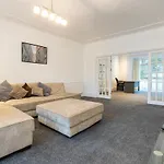 Pillo Rooms - Spacious 4 Bedroom Detached House Close To Heaton Park
