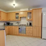 Pass The Keys Spacious Apartment For 2 Free Parking