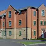 Pass The Keys Spacious Apartment For 2 Free Parking