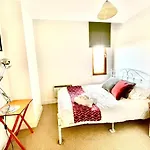 Manchester City Center Apartment