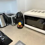 Lovely 2 Bed Mcr Apt + Balcony