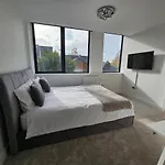 Brand New Trafford Apartment
