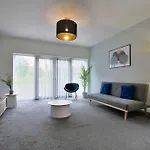 Free Parking - Spacious 2-Br Close To Salford Royal