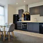 Free Parking - Spacious 2-Br Close To Salford Royal