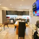 Pass The Keys Superking Bed Penthouse Perfect For Couples