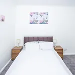 Lovely City Home + Free Parking
