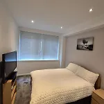 Modern 1- Bed Apartment In City Centre