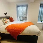 Artistic Studio Apartment In Stretford