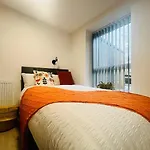 Artistic Studio Apartment In Stretford