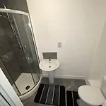 Modern 1 Bed Apartment In Salford