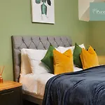 Big Contractor House With 6 Beds & Free Parking By Purestay - 7 Night Min!
